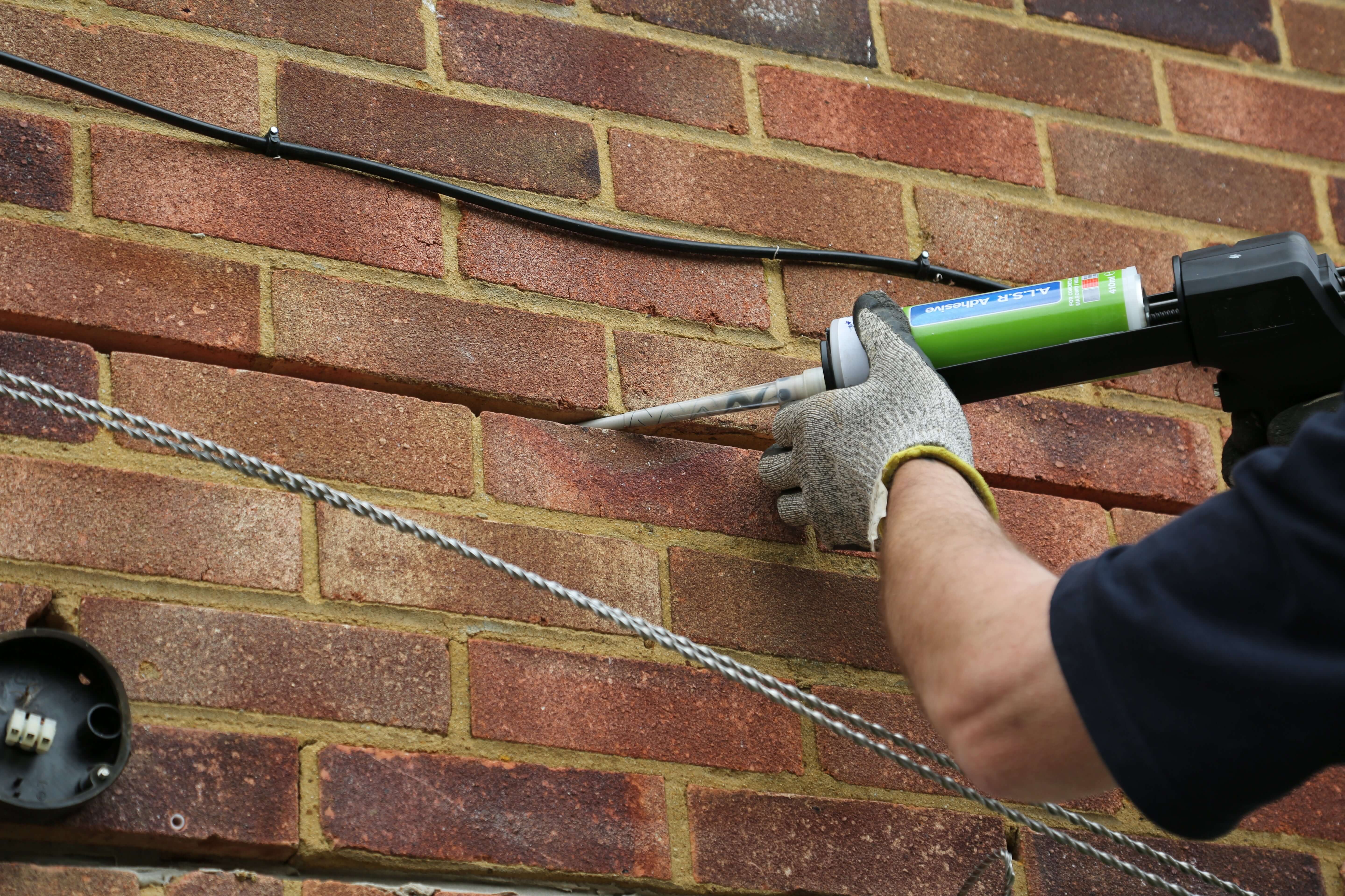 Strucsol polyester resin 400ml being applied with an auto rein gun