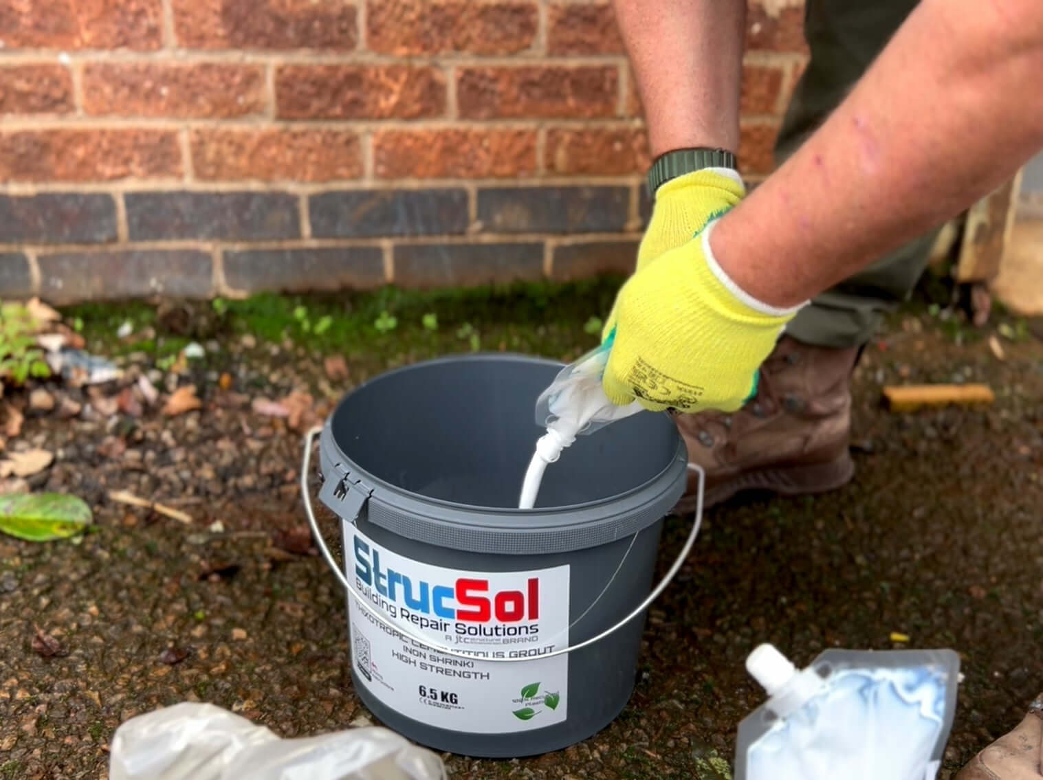 Strucsol Lintel Repair Kit Grout Based.