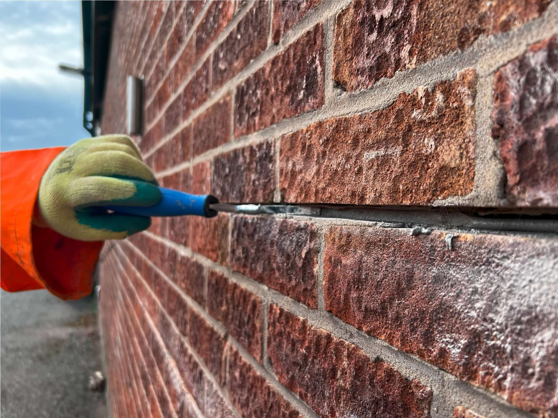 Repointing and finishing trowel for use in crack stitch repairs and repointing